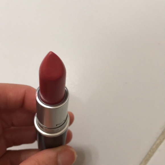 MAC LUSTRE Lipstick - Picture 2 of 3